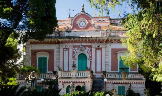 Bari, quella storica dimora celata da un magnificente giardino:  la raffinata Villa Anna